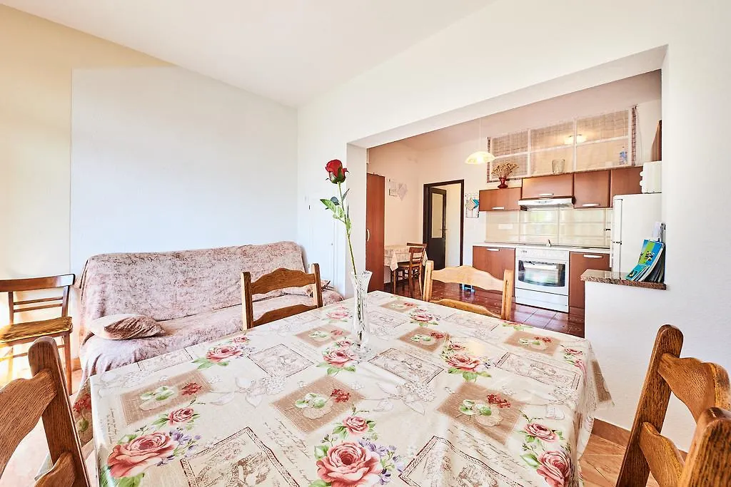 Apartment Erika Umag 0*,